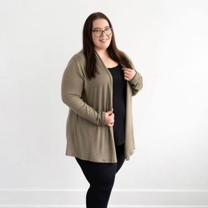 🍁 Canadian Made! 🧁 Buttercream Clothing cardi